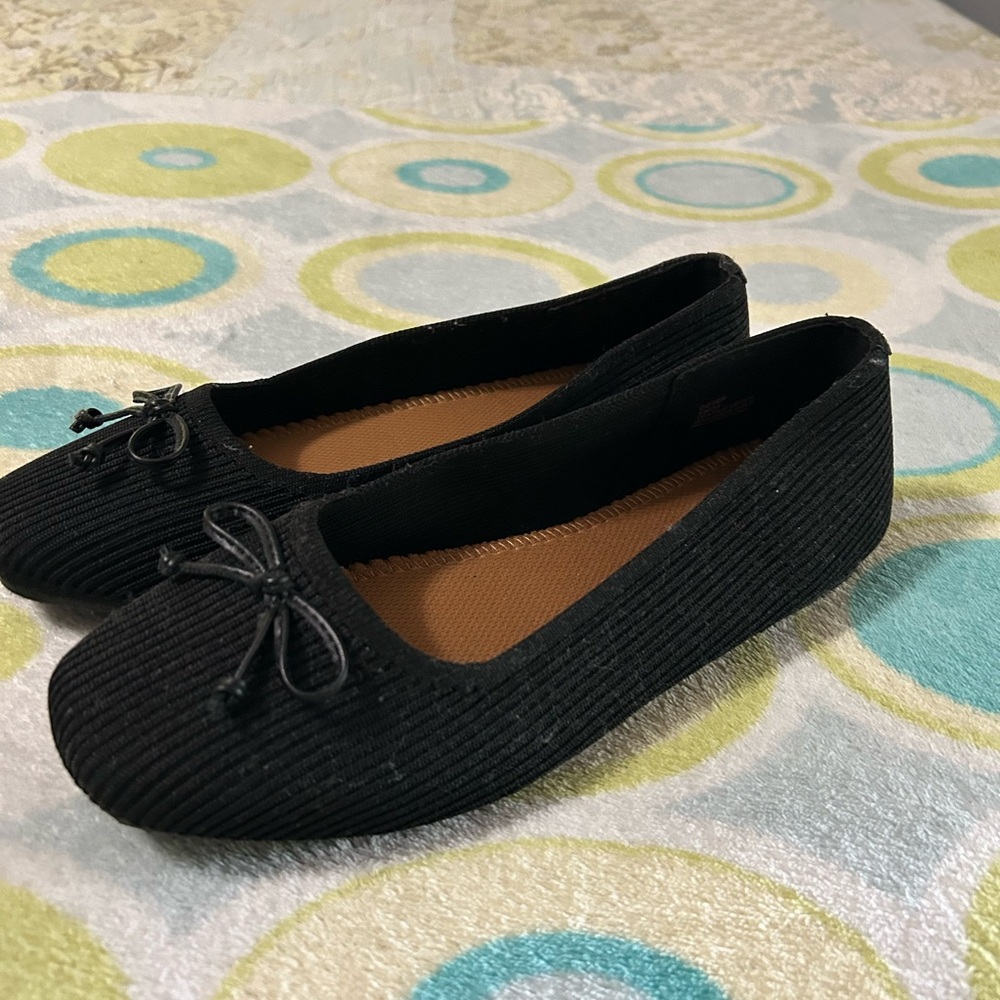 Me Too: Black Ribbed Ballet Flats with Bow Accent